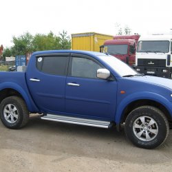 Mitsubishi L200 Blue
