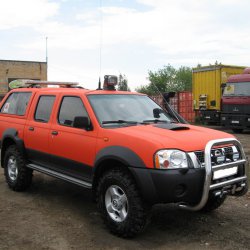 Nissan NP300 Orange-Black