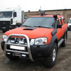 Nissan NP300 Orange-Black